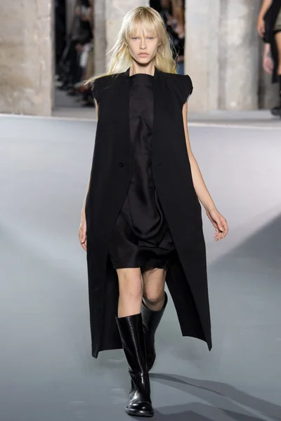 Look 3